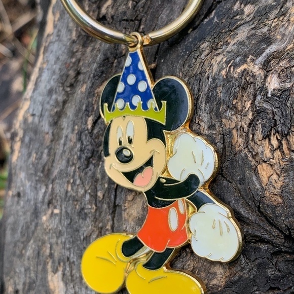 Vintage Disney Mickey Mouse Keychain Mickey Wearing Blue Polka Dot Hat Metal 3" - Picture 3 of 6
